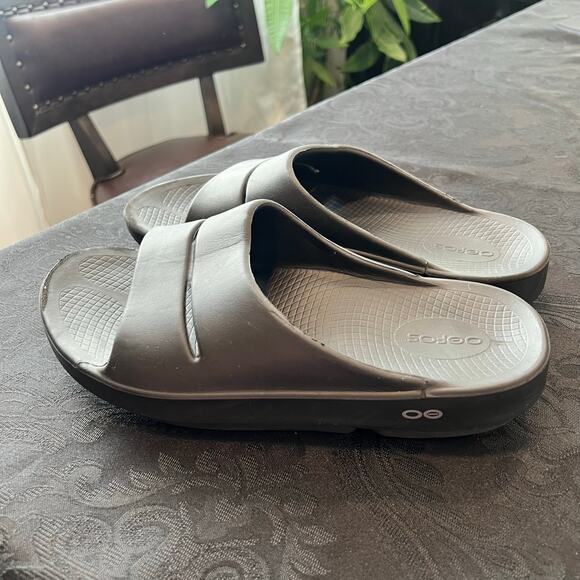 Oofos black sandals unisex men 7 women 9 - Picture 3 of 8